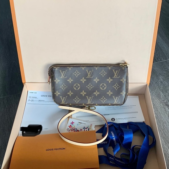 SOLD Louis Vuitton Pochette Accessories Monogram Canvas - Picture 2 of 15